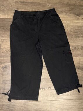 Women’s Black Casual Cargo Capris